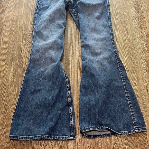 Abercrombie & Fitch The Flare Ultra High Rise Jenas Medium Wash Blue Size 28/6R - Picture 2 of 11